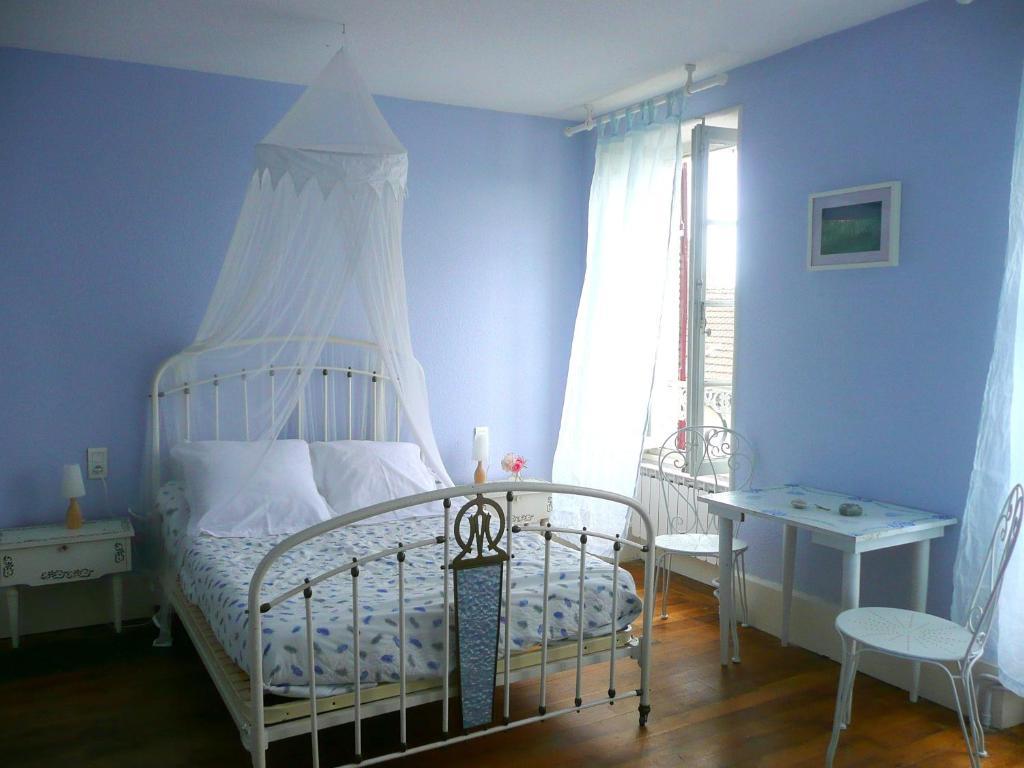 Chambres D'Hotes Et Roulotte Au Bonheur Du Parc Le Breuil  Room photo