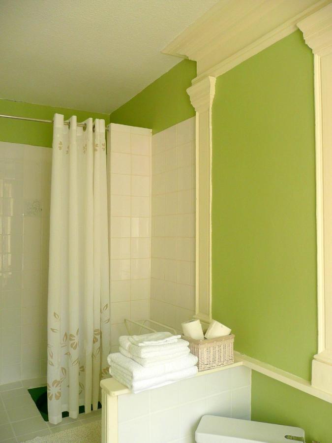 Chambres D'Hotes Et Roulotte Au Bonheur Du Parc Le Breuil  Room photo